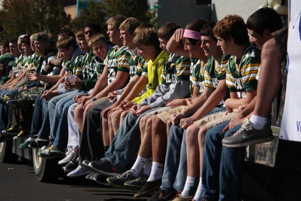 RUSTLER+FOOTBALL+TEAM+RIDES+TO+HOMECOMING+VICTORY