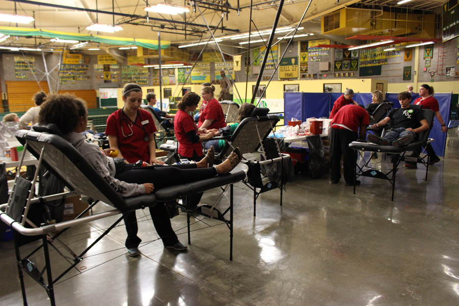 Students+and+staff+participate+in+spring+blood+drive