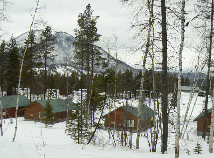 Log+cabins+at+the+Glacier+Outdoor+Center%2C+a+half-mile+from+the+west+entrance+of+Glacier+National+Park+in+Montana%2C+come+with+views+of+snow-covered+mountains+in+winter.+%28Carol+Pucci%2FSeattle+Times%2FMCT%29