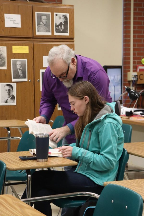 Retiring English teacher offers advice to seniors