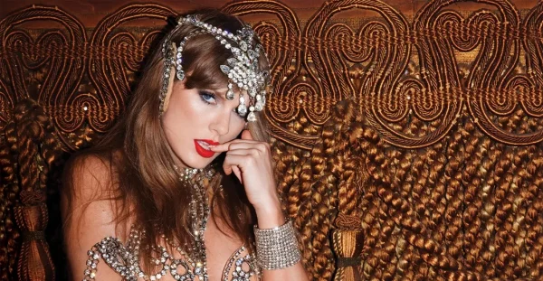 The Life of a Showgirl includes warm and glittery colors, combining pop stardom with a level of glitz and promiscuity.